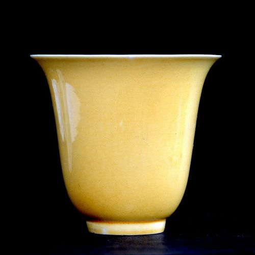 Chinese Yellow Glazed Bell Shape Cup (鈴鐺杯), 18th Century