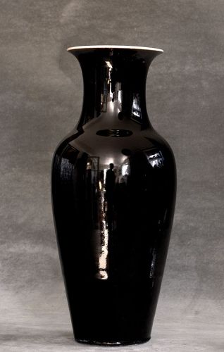 Chinese Mirror-Black Glazed (烏金釉） Vase, Kangxi Marked