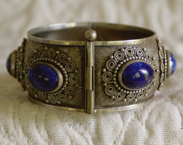 Nepal silver bracelet with lapis Lazuli stones