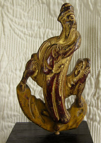 Antique Chinese small wooden lacquered carving 3