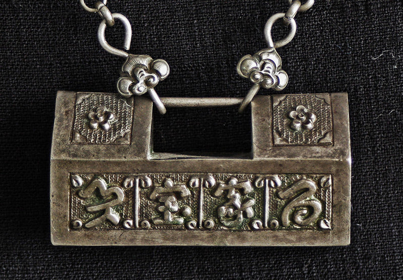 Traditional Antique Chinese Childs Silver Lock Necklace