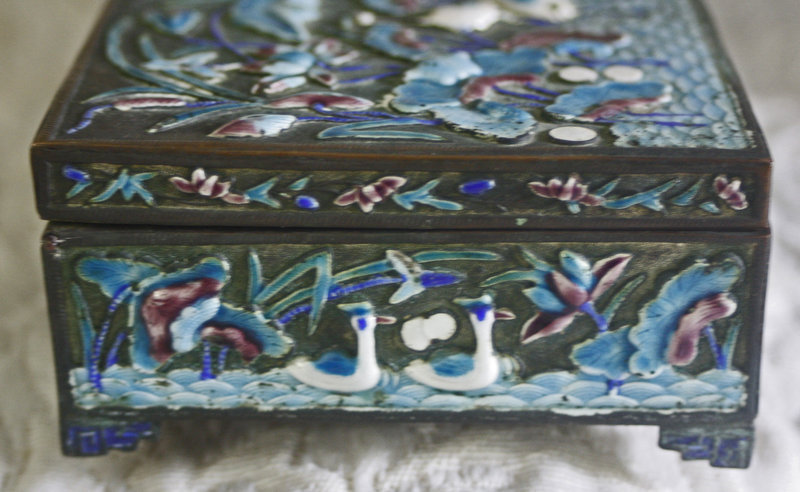unusually fine Qing Dynasty antique Chinese enamel box