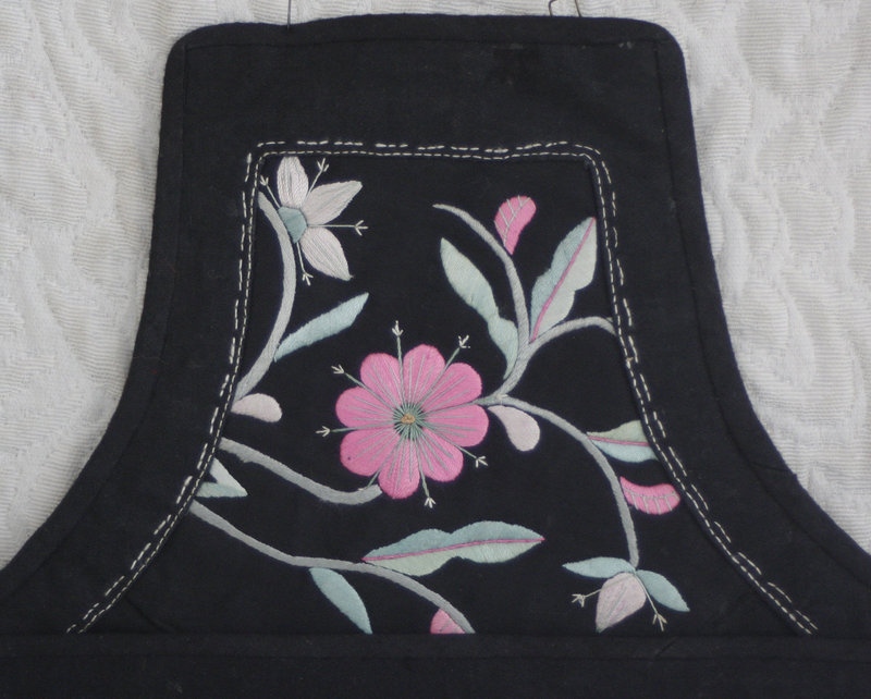 Qing Dy Chinese woman's embroidered doodoo with money pocket