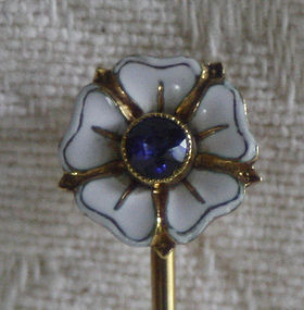 Enemel victorian  gold stick pin with saphire center