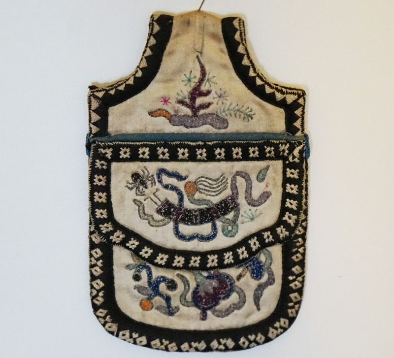 Antique Chinese Qing Dynasty embroidered coin purse