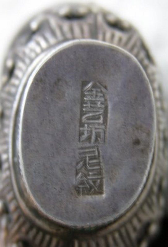 Signed tibetan snuff bottle with silver decoration