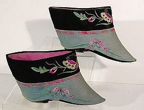 Qing Dy Northern Style Pair of Lotus Shoes