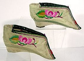 Lotus Shoes from HeBei silk embroidered lotus blossom