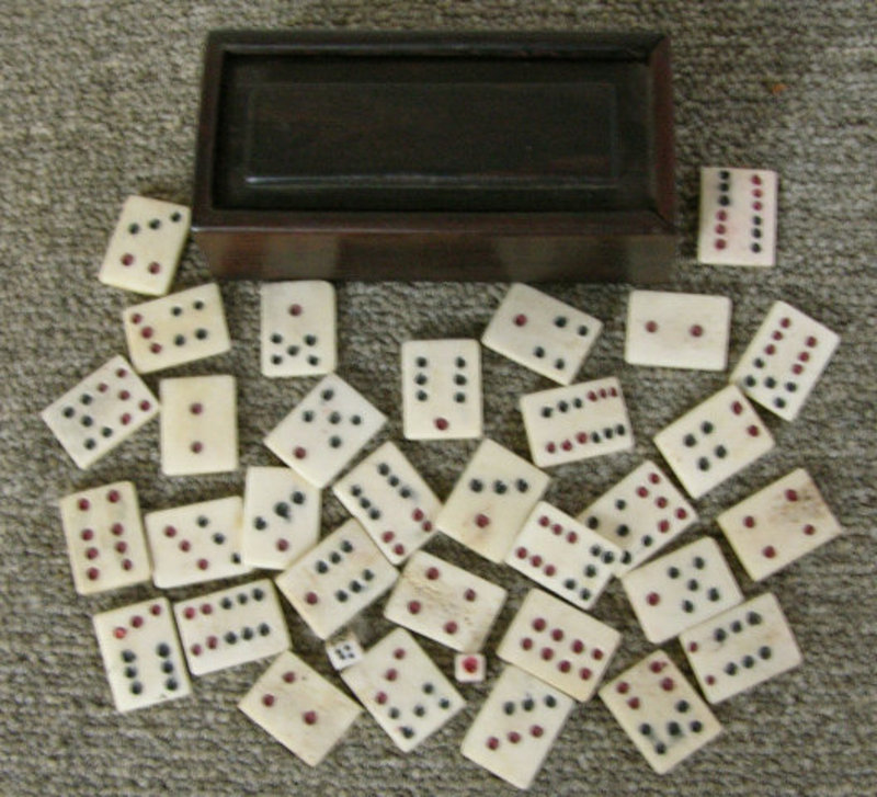 Qing Dynasty Chinese carved bone Domino set with box