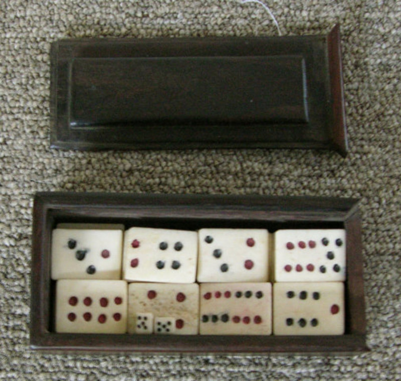 Qing Dynasty Chinese carved bone Domino set with box