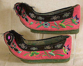 Chinese pair of woman's shoes ethnic minority Miao