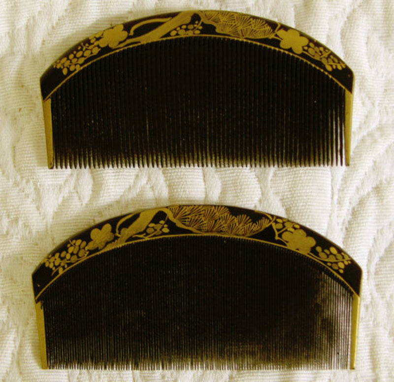 Japanese Pair of lacquer combs