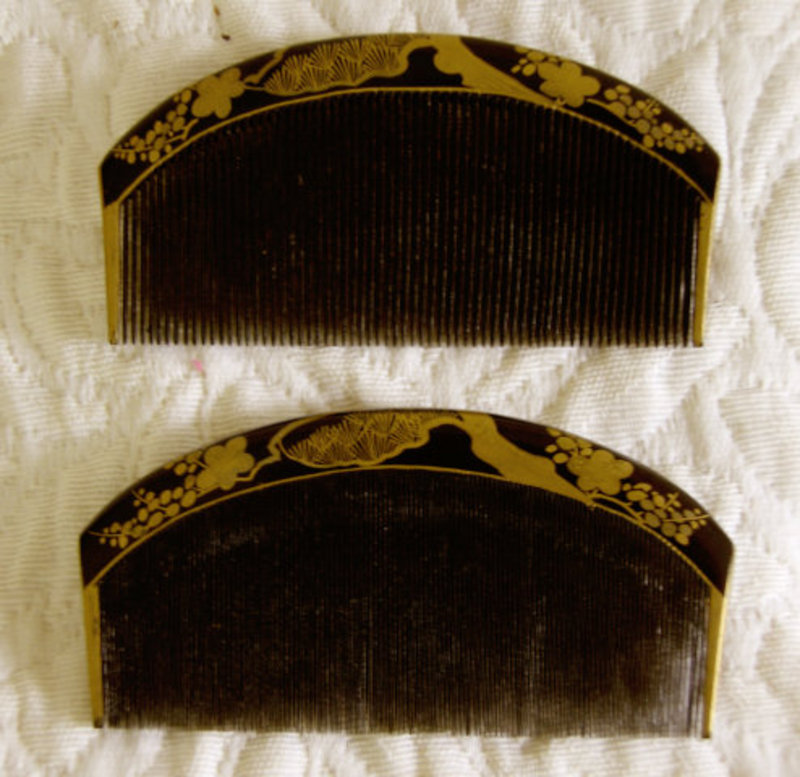 Japanese Pair of lacquer combs