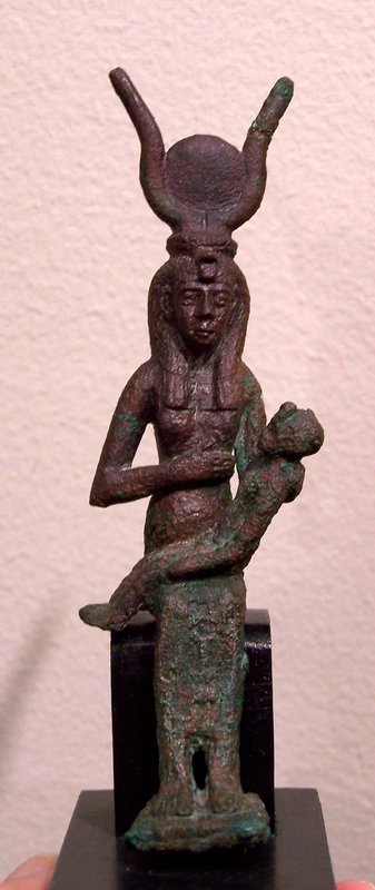 AN ANCIENT EGYPTIAN BRONZE ISIS HORUS