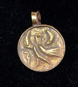 AN ANCIENT ROMAN GOLD PENDANT