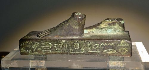 ANCIENT EGYPTIAN BRONZE BASE FROM A STRIDING FIGURE