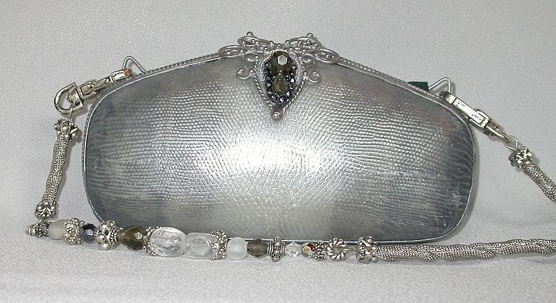 MAYA PEARL AND SILVER LIZARD PURSE