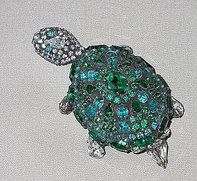SASSY TURTLE PIN BY DOROTHY BAUER