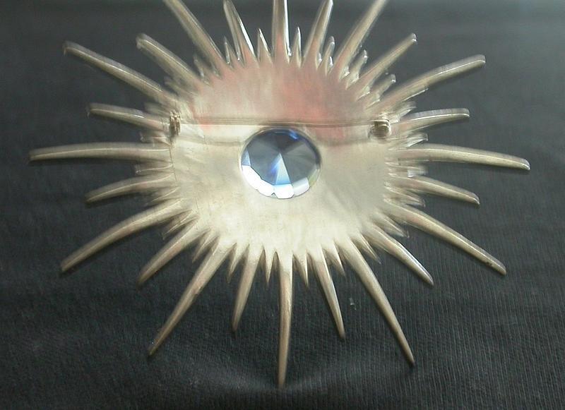 STAR BURST BROOCH FROM THE 1940s