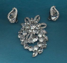 EISENBERG BROOCH AND EARRINGS