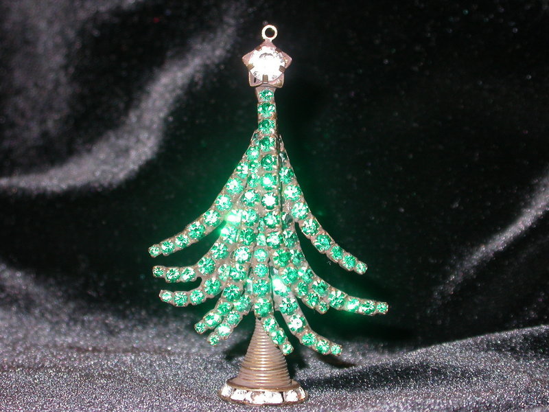 EMERALD CHRISTMAS TREE PIN BY DOROTHY BAUER