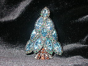 DOROTHY BAUER BLUE NAVETTE CHRISTMAS TREE PIN