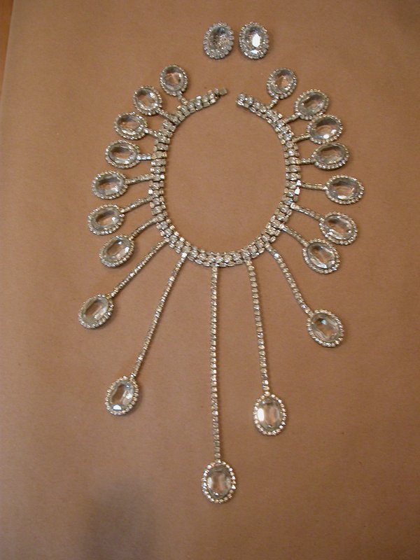 deLILLO CRYSTAL AND RHINESTONE NECKLACE AND EARRINGS