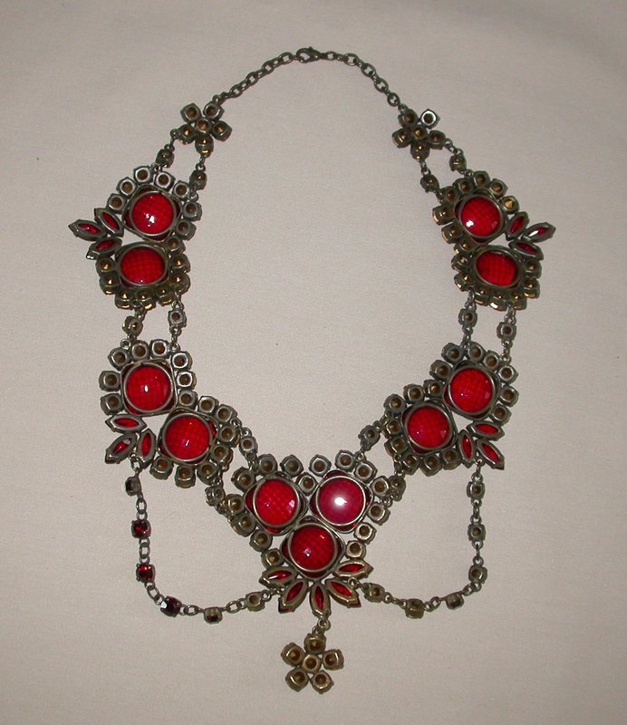 TRANSLUCENT RED WINE NECKLACE