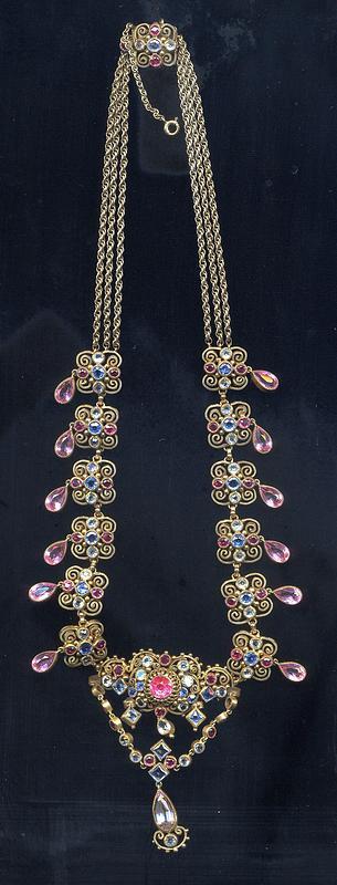 HOBE JEWELED NECKLACE