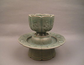 A Rare Museum Quality Koryo Celadon Cup Stand