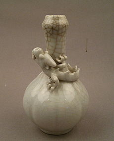 A White Glaze Garlic Head Vase With Dragon Swirling