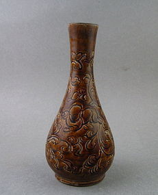 A Rare Jizhou Type Brown Glaze Bottle Vase