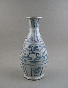 A Good Annamese B/W  Pear-Shaped Bottle Vase