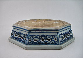 A RARE EXAMPLE OF YUAN/MING OCTAGONAL SHAPE STAND