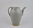 A FINE WHITE GLAZE EWER (SONG DYNASTY XICHUN WARE)