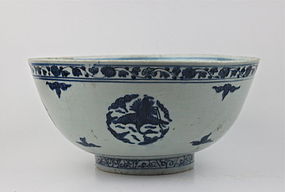 A RARE EXAMPLE OF MING JIAJING B/W LARGE BOWL (diameter: 29 cm)