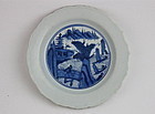 A NICE MING DYNASTY BLUE & WHITE DISH WITH SCENERY PATTERN