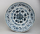 A RARE EXAMPLE OF LARGE VIETNAM'S BLUE & WHITE DISH