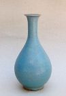 A RARE EXAMPLE JUN WARE BOTTLE VASE (JIN/YUAN DYNASTY)