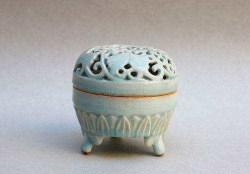 A RARE SONG/YUAN QINGBAI INCENSE BURNER WITH OPEN WORK