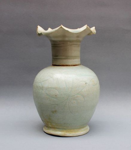 A NICE EXAMPLE OF SOUTHERN SONG DYNASTY QINGBAI VASE
