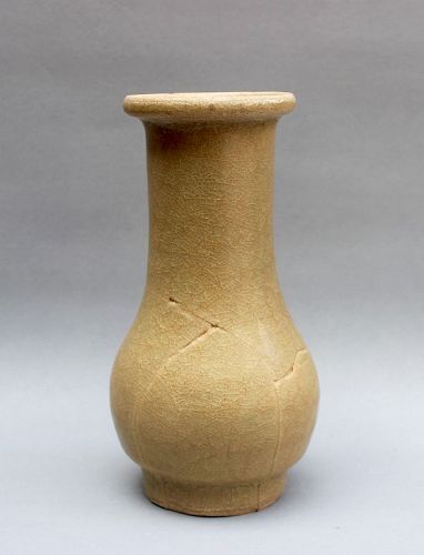 RARE EXAMPLE OF SONG DYNASTY LONGQUAN BOTTLE VASE