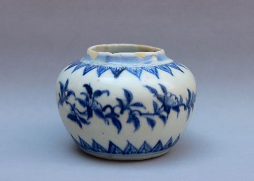 A GOOD EXAMPLE OF MING DYNASTY CHENGHUA MINGYAO B/W JAR