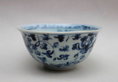 A MING DYNASTY 16TH CENTURY HONGZHI PERIOD B/W BOWL