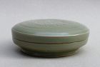 A RARE NORTHERN SONG YUE WARE CELADON COVERED BOX