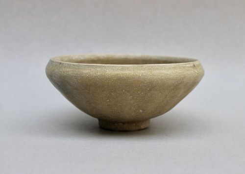 A SOUTHERN SONG LONGQUAN AREA CELADON ALMS BOWL