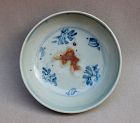 A MING DYNASTY BLUE AND WHITE SAUCER DISH WITH FISH