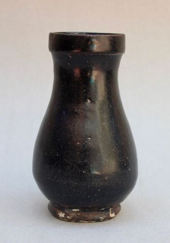 A JIZHOU WARE BLACK GLAZED BOTTLE VASE