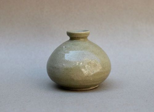 A RARE KOREAN CELADON OIL JAR (LATE KORYO DYNASTY)