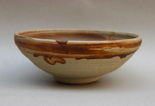 A TANG DYNASTY BROWN GLAZED LARGE BOWL